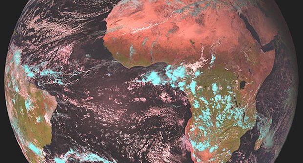První barevná fotografie z meteorologické družice