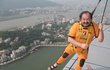 Bavič Petr Novotný v Macau neodolal, a na jedné z nejvyšších věží světa si opět vyzkoušel bungee jumping.