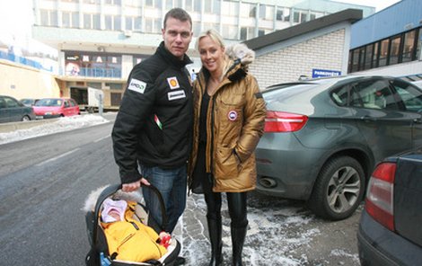 Belohorcová se svou dcerou měly jít domů už v sobotu, nakonec kvůli žloutence zůstaly v nemocnici do včerejška. 