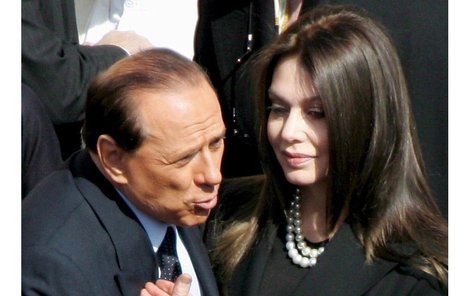 Berlusconi s manželkou Veronicou ještě než jim začaly majetkové tahanice.