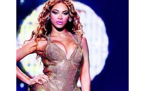 Beyoncé nemá vychrtlou postavu modelky, ale disponuje čistě ženskými tvary, které jí dodávají sex-appeal.