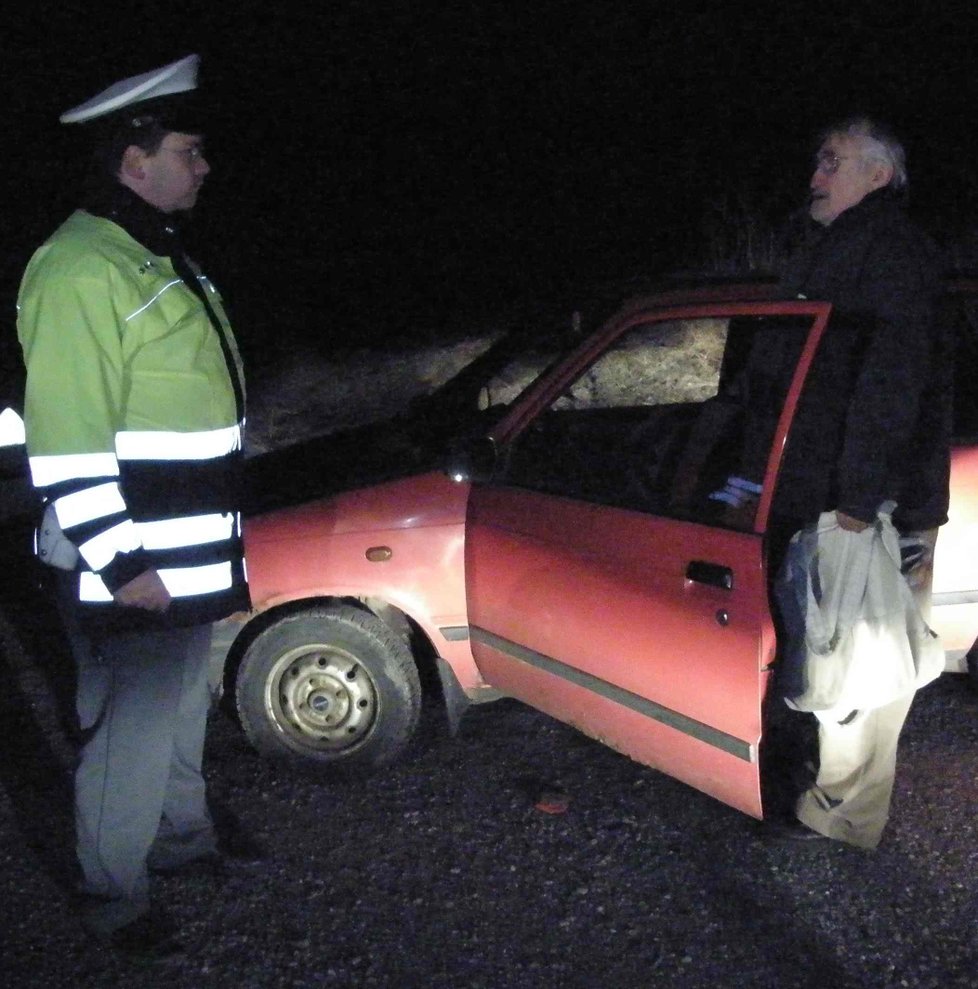 „Běžte do hajzlu!“ křičel Landovský na policisty…