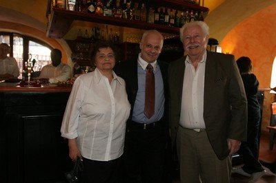 Bob Klepl poprvé na oslavě ukázal své rodiče – českého otce a arménskou matku, o které by chtěl natočit ﬁ lm.