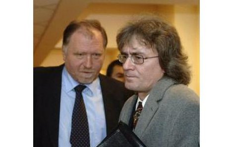 Bohumil Kulínský v doprovodu svého advokáta Tomáše Sokola.