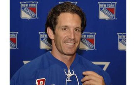 Brendan Shanahan si poprvé oblékl dres New York Rangers.