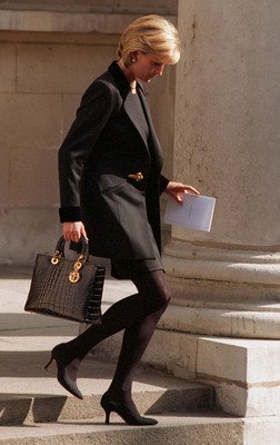 Britská princezna Diana proslavila kabelku Lady Dior.