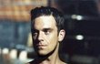 Britský zpěvák Robbie Williams (36)