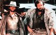 Bud Spencer (vpravo) a Terence Hill jsou hlavními hvězdami ﬁlmu Dva machři mezi nebem a peklem.