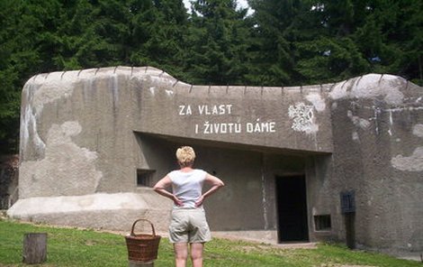 Bunkr bude sloužit k rekreaci. Zatím se v něm dobře chladí pivo.