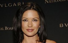 Sexy Catherine Zeta-Jones (46): Rozparkem dráždila veterány!