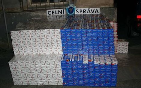 Celníci zabavili celkem 453 600 kusů cigaret.