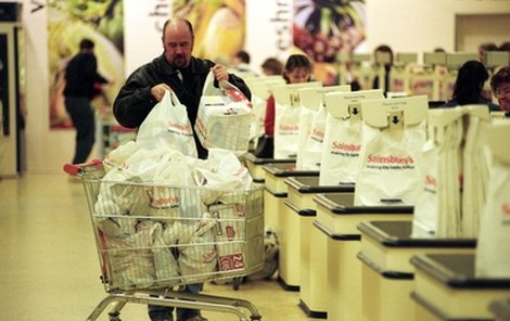 Češi si vozí z nákupův Německu plné tašky.