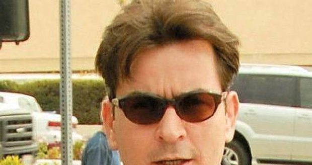 Charlie Sheen se rozhodl svou lásku k sexu zpeněžit filmem...