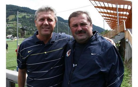 Chovanec s doktorem Sparty Petarem Novákem. Kdysi spolu hráli ve Spartě, teď si ho možná vezme do realizačního týmu.