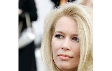 Claudia Schiffer natáčí na Barrandově reklamu a vyhýbá se veřejnosti.