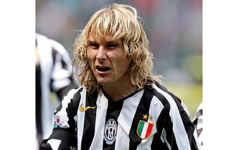 Cože? Dolů? Pavel Nedvěd má problém. Zůstane v Juventusu, nebo zvolí Monako, Anglii, či snad Katar?