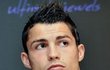 Cristiano Ronaldo: „Když na to mám, co bych si nepořídil pořádnej bejvák?!“ Mimochodem – ročně si vydělá asi na tři takové baráky...
