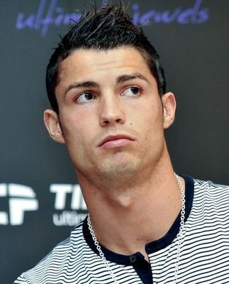 Cristiano Ronaldo: „Když na to mám, co bych si nepořídil pořádnej bejvák?!“ Mimochodem – ročně si vydělá asi na tři takové baráky...