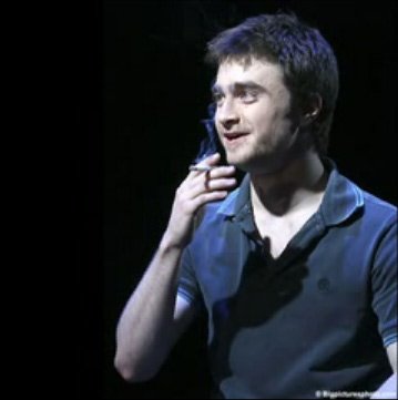 Daniel Radcliffe prý denně vykouří minimálně krabičku cigaret