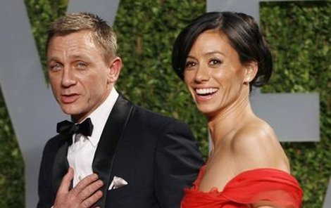 Daniel Craig a Satsuki Mitchell.