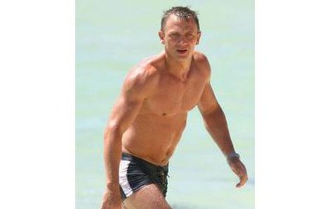Daniel Craig jako James Bond.