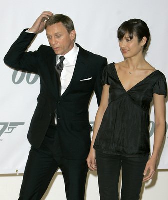 Daniel Craig s Olgou Kurylenko.