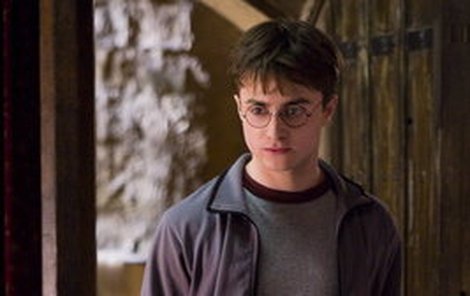 Daniel Radcliffe v roli Harryho Pottera.