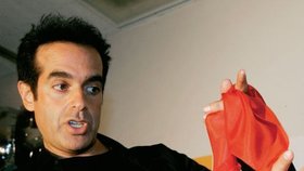 David Copperfield pokazil kouzlo a zranil asistenta!