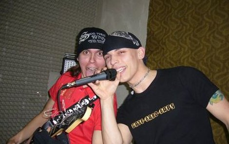 David (vpravo) připravuje v Olomouci s kapelou James D. S. své debutové album.