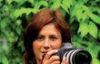 Denisa Hamerníková pracovala roky jako fotoreportérka, naposledy i v deníku Aha! Specializovala se zejména na fotbal, fotila třeba MS 2006 i EURO 2004 a 2008...