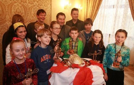 Deset talentovaných dětí z celé České republiky se chlubí trofejí Zlatý oříšek.