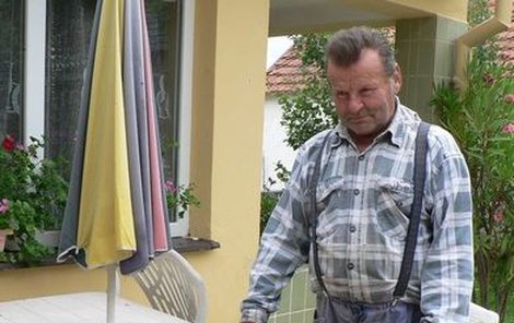 Dlouhá Louka u Plzně - Josef Živný (67) z Dlouhé Louky u Plzně říká: „Na houby chodím denně. V pondělí jsem dokonce za dvě hodiny nasbíral 500 hřibů.“