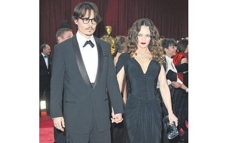 Dlouholetý pár Johny Depp a Vanessa Paradis plánuje svatbu v dubnu. 