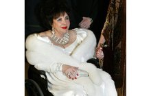 Liz Taylor, legendární Kleopatra - 100 operací za 25 let!