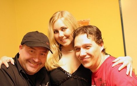 Do neratovické diskotéky Anakonda vyrazil s Patrikem a Klárou i Michal David (vlevo).