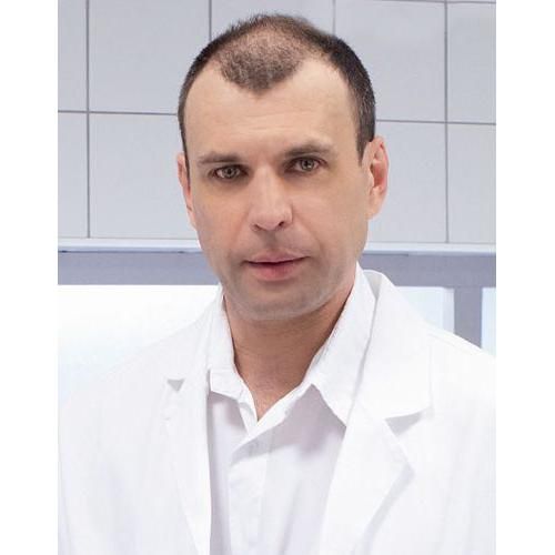 Doktor Mázl (Petr Rychlý) má prostě smůlu, každá jeho seriálová partnerka zatím umřela.