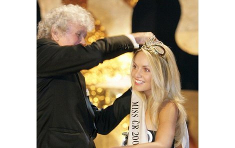Duben 2006 - Táňa Kuchařová vítězí v Miss ČR. Získává tím právo účasti na Miss World.