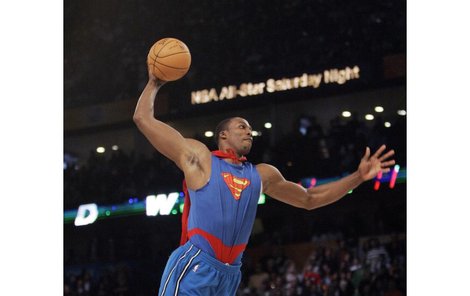 Dwight Howard si získal fanoušky letem Supermana.