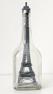Eiffelovka byla vůbec nejpracnějším modelem ze všech. Modelář ji vyráběl pro svoji dceru, aby měla památku na Francii. 