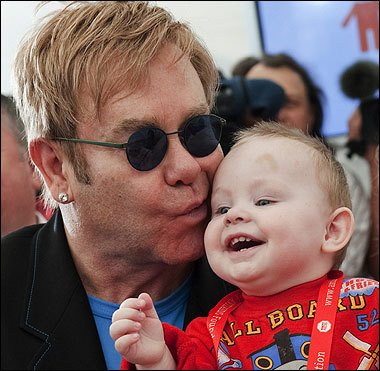 Elton John s prvním synem