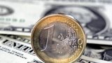 Rekord: Koruna za 23,87 za euro!