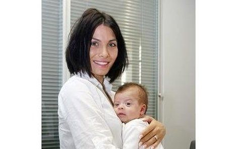 Eva Decastelo před rokem porodila chlapečka a už je opět těhotná.