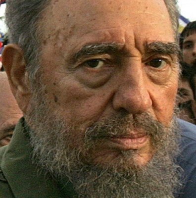 Fidel Castro (79 let) - Dříve vitální vůdce působí unaveným dojmem, kolabuje při svém projevu.