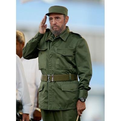 Fidel Castro kvůli nemoci předal část pravomocí bratrovi Raúlovi (vpravo).