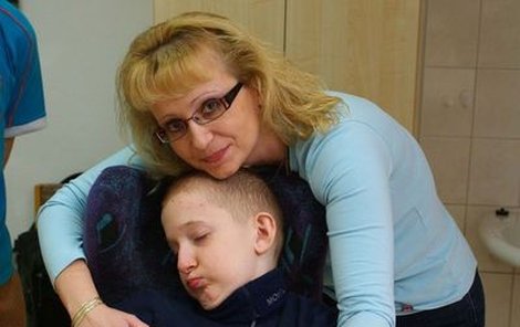 Filip se svou maminkou Martinou Němcovou.