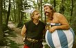 Filmového Asterixe ztvárnil Clovis Cornillas (vlevo), Obelixe Gérard Depardieu.