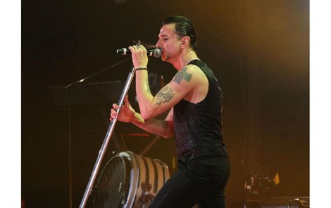 Frontman skupiny Depeche Mode Dave Gahan na již druhém pražském vyprodaném koncertě během šesti měsíců.