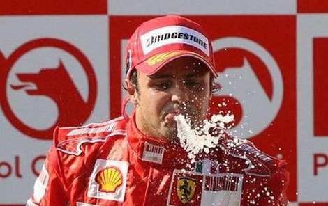 Fuj, nechutné! Felipe Massa není z poměrů ve Ferrari nadšený, přesto poslouchá.