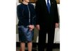 George Bush s první dámou USA Laurou Bushovou, která podstoupila operativní zákrok, při němž jí byl odstraněn kožní nádor na levé holeni.