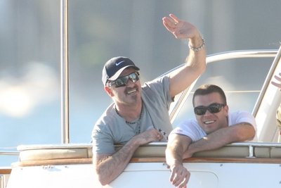 George Michael a Zdeněk během společných chvil na jachtě u australského Sydney. „Jednám s Georgem o tom, aby vystoupil v Praze,“ řekl Aha! Tovara.